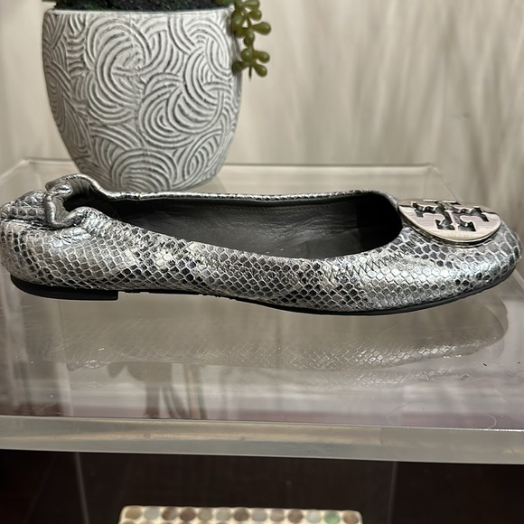 Tory Burch Reva Silver Embossed Python Ballet Flat With Double T Silver Logo - Picture 9 of 16